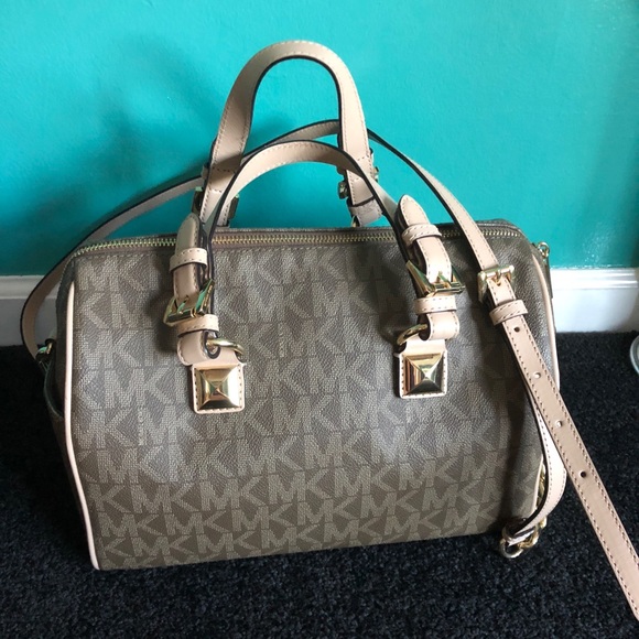 Michael Kors purse - Picture 1 of 2